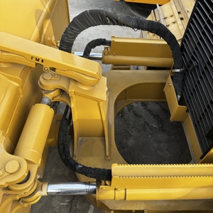 Bulldozer Caterpillar D5K d'occasion, hydraulique, 20 tonnes, provenant du Japon, à bas prix, homologué EPA/CE, en stock - Product Image 4