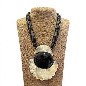 Collar de resina Rawat Handicrafts, bisutería de moda, joyería artificial, joyería artesanal india, collar llamativo. - Product Image 1