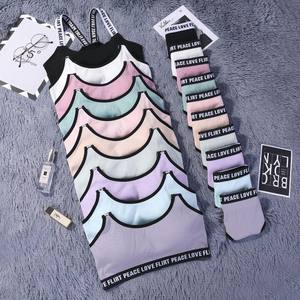 Sujetador deportivo sin aros de copa completa para mujer, conjunto hipster sin costuras de algodón y elastano con tirantes en Y, almohadillas extraíbles, de secado rápido y transpirable. - Product Image 2