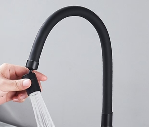 Adaptateur de Robinet Universel Noir Moderne Rotatif à 360° pour Évier de Cuisine et Salle de Bain, Aérateur Anti-éclaboussures et Buse de Pulvérisation d'Eau - Product Image 6