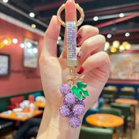 Porte-clés en strass en forme de raisin, breloque de sac en cristal scintillant avec sangle pour femme, vente en gros