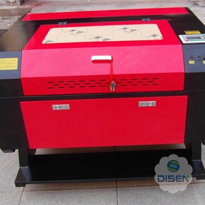 เครื่องตัดเลเซอร์สำหรับแผ่นกระจกออแกนิก7050 CNC 50W 80W สำหรับแผ่นกระจกออแกนิกพิมพ์ตัวหนังสือ Co2พวงกุญแจ - Product Image 4