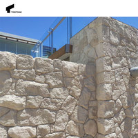 Pierre de parement en pierre calcaire beige naturelle Tostone, durable et économique, pour cheminée de villa de luxe à surface fendue