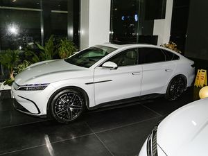 BYD Han <span class=keywords><strong>EV</strong></span> 2025 Modello Premium 605KM Bianco Auto Elettrica Pura Berlina Piattaforma ad Alta Tensione 800V Guida Intelligente L2 ADAS 6kW V2L - Product Image 4