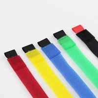 Sangle auto-agrippante réglable de type P avec logo personnalisé, colorée et durable, pour fixation de câbles, avec processus de couture