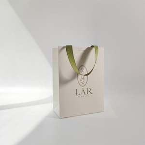 Sac de shopping en papier blanc écologique de luxe KM avec logo imprimé personnalisable pour la promotion et l'emballage de bijoux/vêtements Cadeau - Product Image 2