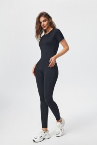 Conjunto deportivo de yoga cómodo y agradable para la piel, con pantalones largos y mangas cortas. - Product Image 2
