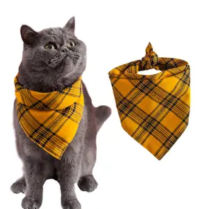 Pañuelo de gato de doble cara triangular a cuadros de algodón privado, Baberos para perros con logotipo personalizado, bufanda para decoración navideña para mascotas