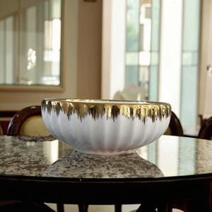 Vendita calda di lusso in porcellana bordata oro grande ciotola da portata in ceramica ciotole di <span class=keywords><strong>zucca</strong></span> bianco in rilievo con bordo dorato per l'Africa - Product Image 6