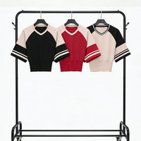 Camiseta Retro de Manga Corta con Cuello en V y Bloques de Color para Mujer, Marca AMCLEVER, con Puños Anchos y Corte Ajustado