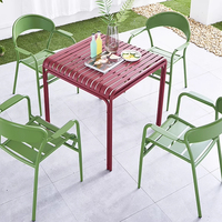 Ensemble table et chaises carrées en aluminium au design créatif, mobilier de loisirs moderne et durable pour extérieur, hôtel, villa, cour