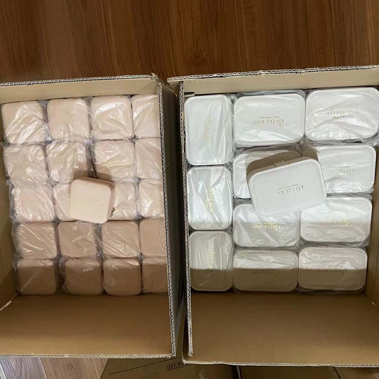 Low Moq Custom Logo Wholesale Luxury Pu Leather Jewelry Box Organize Case Leather Mini Travel Jewelry Boxes
