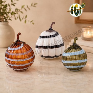 ตุ๊กตาฟักทองแก้วทำมือสุดหรูพร้อมดีไซน์ลายทางสีน้ำเงินและสีน้ำตาล – ของตกแต่งบ้านรูปฟักทองทำจากแก้วเป่าแบบศิลปะ - Product Image 4
