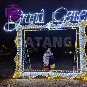 Decoración Luminosa Festiva para Fondo Fotográfico Navideño, para Eventos en Centros Comerciales, Área Interactiva de Fotos Navideñas - Product Image 3