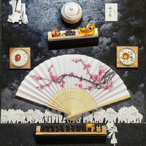Éventail japonais en satin blanc à motif floral, cadre en bambou, art populaire sculpté, souvenirs de mariage - Product Image 3