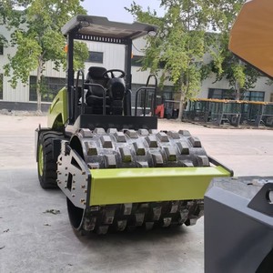Compacteur routier à tambour unique de 6 tonnes, alimenté au diesel, avec structure renforcée pour la construction en asphalte et en béton - Product Image 3