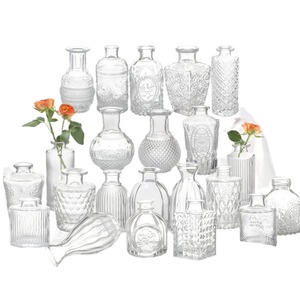 Vente en gros Mini vase en verre vintage de style INS créatif avec design moderne haut de gamme pour la décoration de la maison et de la table à manger - Product Image 5