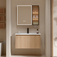 Meuble de salle de bain élégant en aluminium nid d'abeille grain chêne clair avec 2 portes, miroir, étagère ouverte et lavabo en céramique anti-traces de doigts