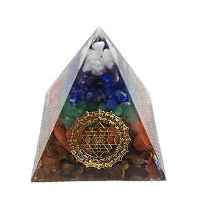 คริสตัลอีพ็อกซี่พีระมิดพร้อมเลเซอร์แกะสลักศรียันตราตกแต่งบ้านเครื่องประดับตั้งโต๊ะหินเต็มชิ้น QK32 - Product Image 4