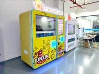 Distributeur automatique intelligent de smoothie de parcs d'attractions de plage d'été Pièce de monnaie à dégagement rapide indispensable pour soulager la chaleur estivale