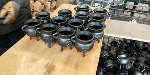 Caldero Pequeño de Hierro Fundido Precurado con 3 Patas - Product Image 5