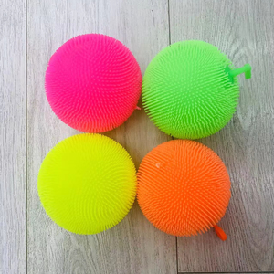 Pelota de Peluche Kehui, Juguete de Peluche con Luz, Material Eva, Pelota Delgada y Peluda para Niñas, Regalo para Niños - Product Image 1