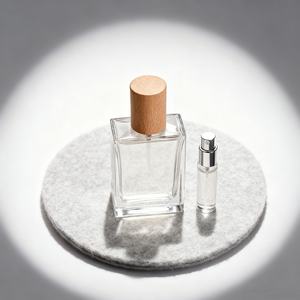 ขวดแก้วใสทรงเหลี่ยมสำหรับน้ำหอมขนาด 30 มล./50 มล./100 มล. พร้อมฝาสเปรย์สีเงิน บรรจุในกล่องแบบกระจายกลิ่น - Product Image 3