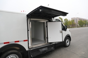 Fourgon frigorifique électrique pur JAC 5m³ avec autonomie de 350 km pour le transport d'aliments frais et congelés, et de médicaments/vaccins - Product Image 5