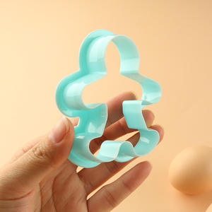 Ensemble de découpoirs <span class=keywords><strong>à</strong></span> biscuits <span class=keywords><strong>à</strong></span> pression manuelle Joyeux Noël avec des motifs de rennes, de cloches et de boîtes cadeaux pour la pâtisserie saisonnière - Product Image 4