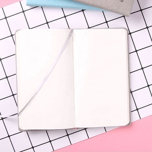 Set Regalo di Cancelleria 2 in 1 a Tema Fenicottero Include Taccuino, Diario Tascabile, Blocco Note <span class=keywords><strong>e</strong></span> Penna, Regalo per Ragazze <span class=keywords><strong>e</strong></span> Donne - Product Image 5