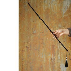 Pointeur en bambou fait main, artisanat en bambou massif, style chinois avec pompon pour manipuler et jouer - Product Image 3