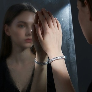 Pulsera de Diamantes con Esmeraldas - Oro de 9k, 14k, 18k - Product Image 2