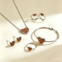 Elegante Conjunto de Joyería de Corazón para Mujer, Acero Inoxidable con Incrustaciones de Madera Roja Natural, Collar, Brazalete, Pendientes y Anillo, Ecológico, OEM