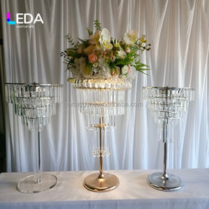 LEDA Fournitures de mariage : Centre de table doré en métal avec support à fleurs en cristal et éclairage pour décoration de mariage - Product Image 2