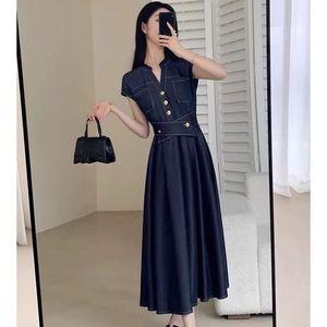 Vestido Midi Vaquero Maxfree de Cintura Alta con Cuello en V, Manga Corta, Botones al Frente, Ajustado, Casual, Color Sólido, para Primavera - Product Image 1