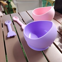 Vente en gros de bols à nourriture pour bébés en silicone de qualité supérieure, antidérapants, imperméables, sans BPA, de qualité alimentaire, avec ventouse, vaisselle pour micro-ondes