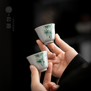 Tasse à thé en céramique sous glaçure avec motif bambou vert, pour dégustation de thé chinois traditionnel, petit bol individuel, rétro, peint à la main - Product Image 4