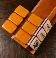 Ensemble de Mahjong américain de luxe moderne en mélamine sculptée avec un design vintage populaire pour 4 joueurs, idéal pour les jeux de casino