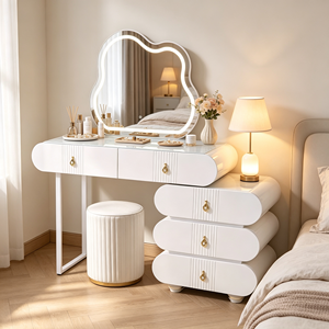Ensemble de coiffeuse moderne blanc avec miroir LED et tabouret rayé pour chambre à coucher - Product Image 1