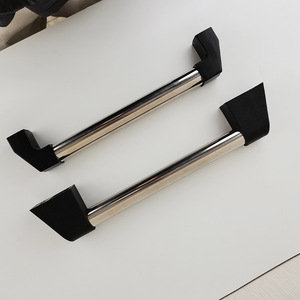 Manija Tubular de Acero Inoxidable para Puerta de Gabinete Kh 4485, Herrajes Industriales - Product Image 3