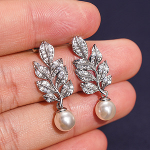 Boucles d'oreilles micro-pavées en perles simulées en forme de feuille pour femmes, bijoux élégants et scintillants - Product Image 6