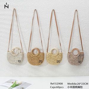 Piccola borsa a tracolla semicircolare in carta intrecciata 26x23 cm per donna, stile estivo da spiaggia - Product Image 3