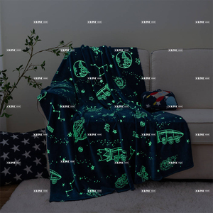 Couverture en flanelle phosphorescente Astronaute, imprimé fusée et étoiles lumineuses, bord plat, idéale pour chambre d'enfant, cadeau pour garçons - Product Image 5