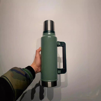Stanle Bouteille d'eau de voiture portable de grande capacité Tasse thermos en acier inoxydable 304 pour les activités de plein air