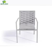 Fauteuil de salle à manger d'extérieur moderne en aluminium avec coussin, chaise de patio empilable en corde tressée pour mobilier de terrasse d'hôtel et de complexe hôtelier