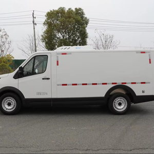 Fourgon frigorifique électrique pur JAC 5m³ avec autonomie de 350 km pour le transport d'aliments frais et congelés, et de médicaments/vaccins - Product Image 1