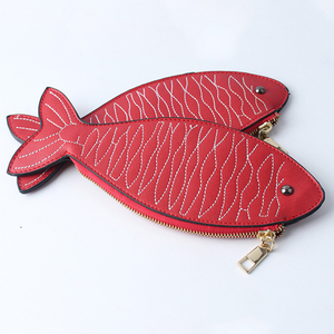 กระเป๋าใส่เหรียญรูปปลาคาร์พสีแดงแบบวินเทจขายส่ง พร้อมซิป PU  ใส่บัตร ใส่เครื่องประดับ ใส่เครื่องสำอาง - Product Image 3