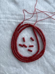 <span class=keywords><strong>Prix</strong></span> usine 2*4mm perles de <span class=keywords><strong>corail</strong></span> rouge en forme de tube pour la conception de bijoux - Product Image 4