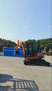 Mini-excavatrice sur chenilles Hitachi ZX65/ZX65USB d'occasion de 6,3 tonnes avec moteur Yanmar, pompe et engrenage haute efficacité, bon état, prix bas - Product Image 5