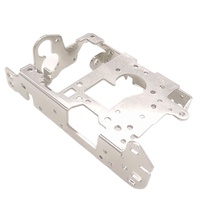 Support de montage électronique en tôle estampée sur mesure, multi-plié, avec découpe irrégulière et clips de verrouillage élastiques